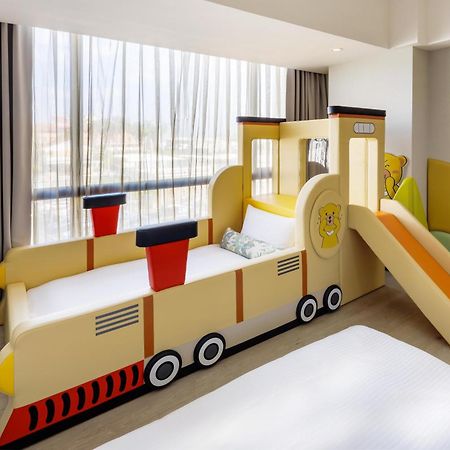 Hsin Hotel Chiayi City Exterior photo Family room