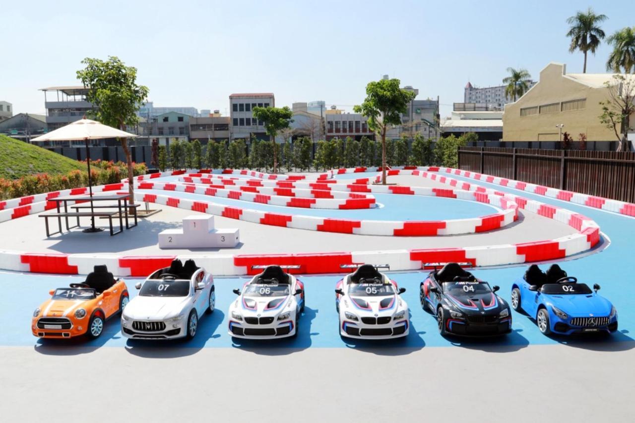 Hsin Hotel Chiayi City Exterior photo A track at a go-karting centre