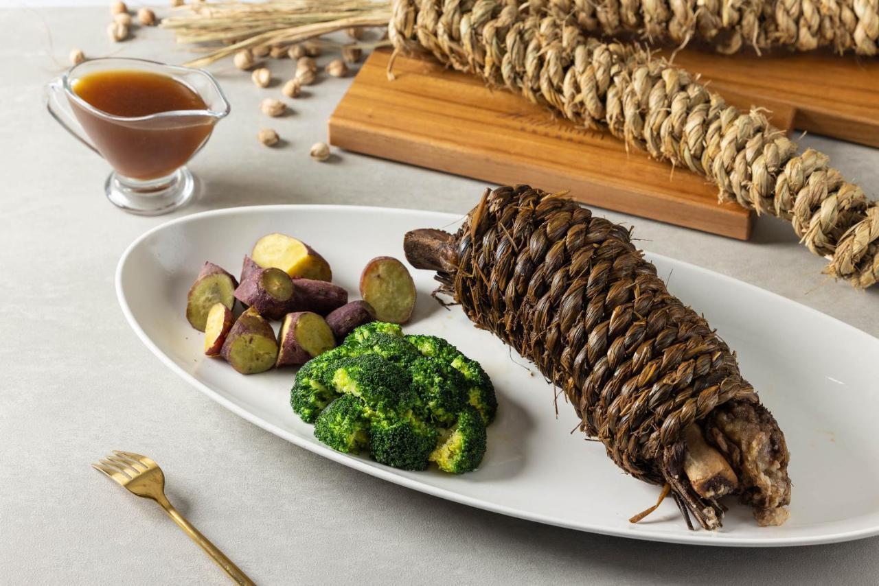 Hsin Hotel Chiayi City Exterior photo A prepared artichoke heart