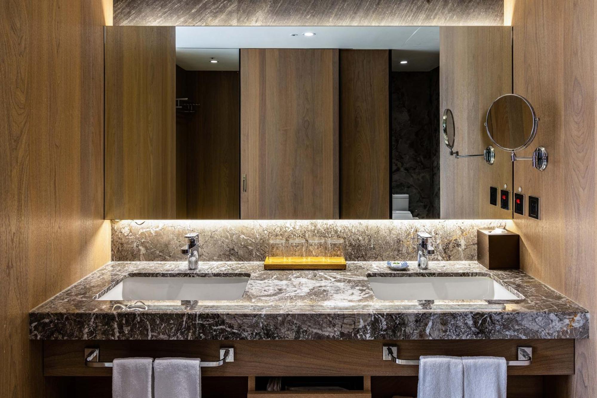 Hsin Hotel Chiayi City Exterior photo Bathroom