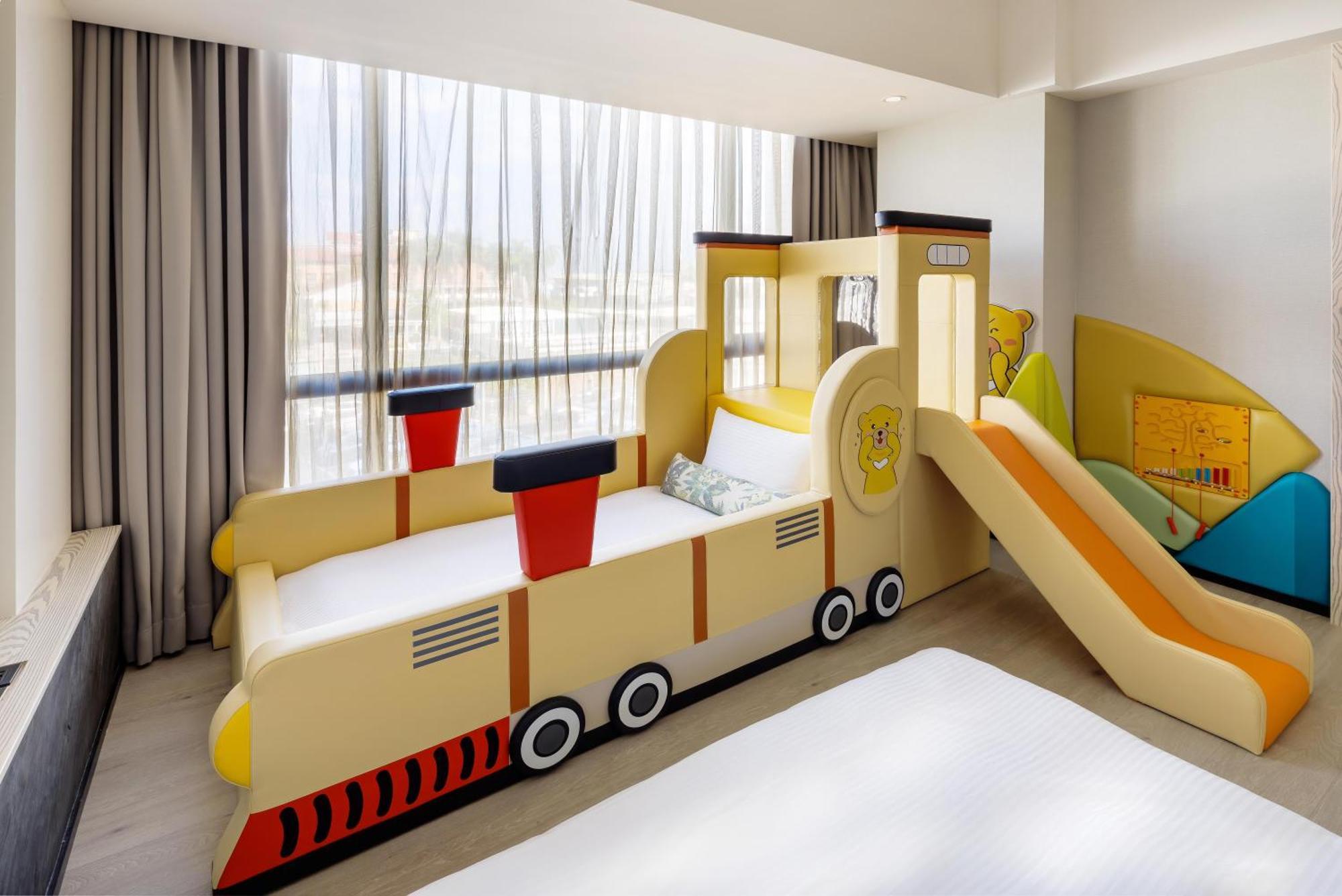 Hsin Hotel Chiayi City Exterior photo Family room