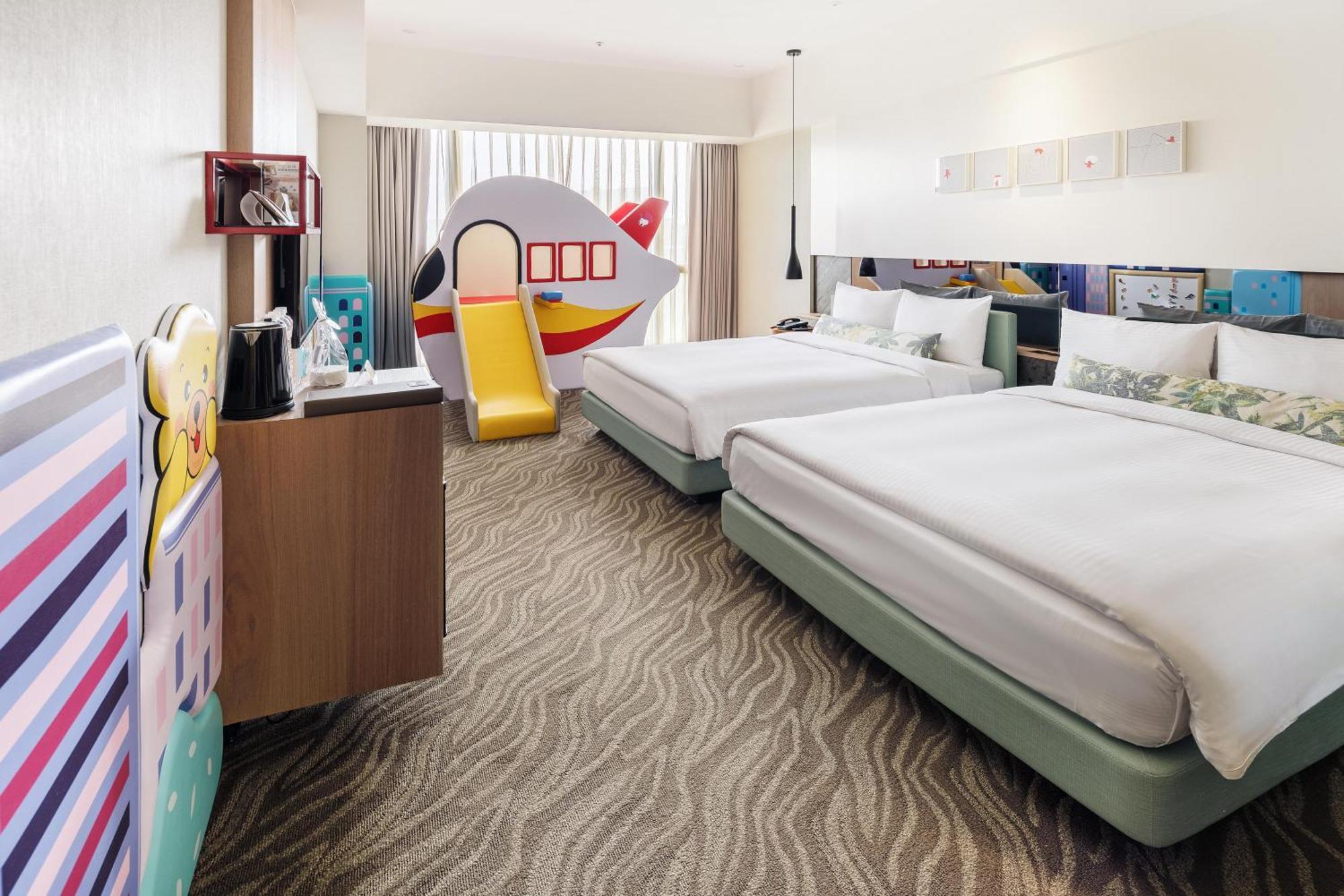 Hsin Hotel Chiayi City Exterior photo Family room