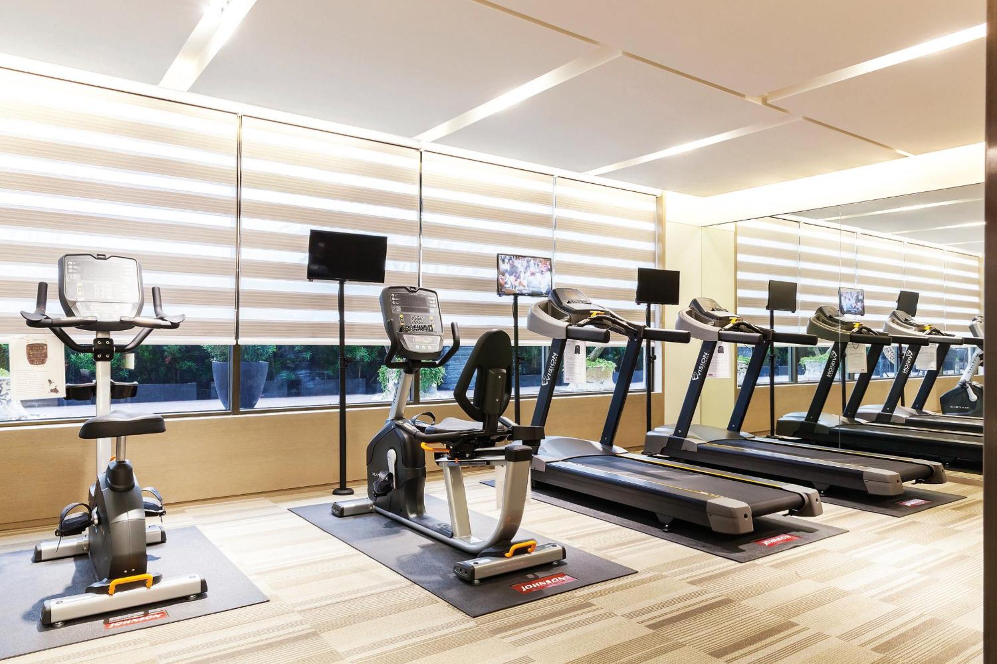 Hsin Hotel Chiayi City Exterior photo The gym at the hotel