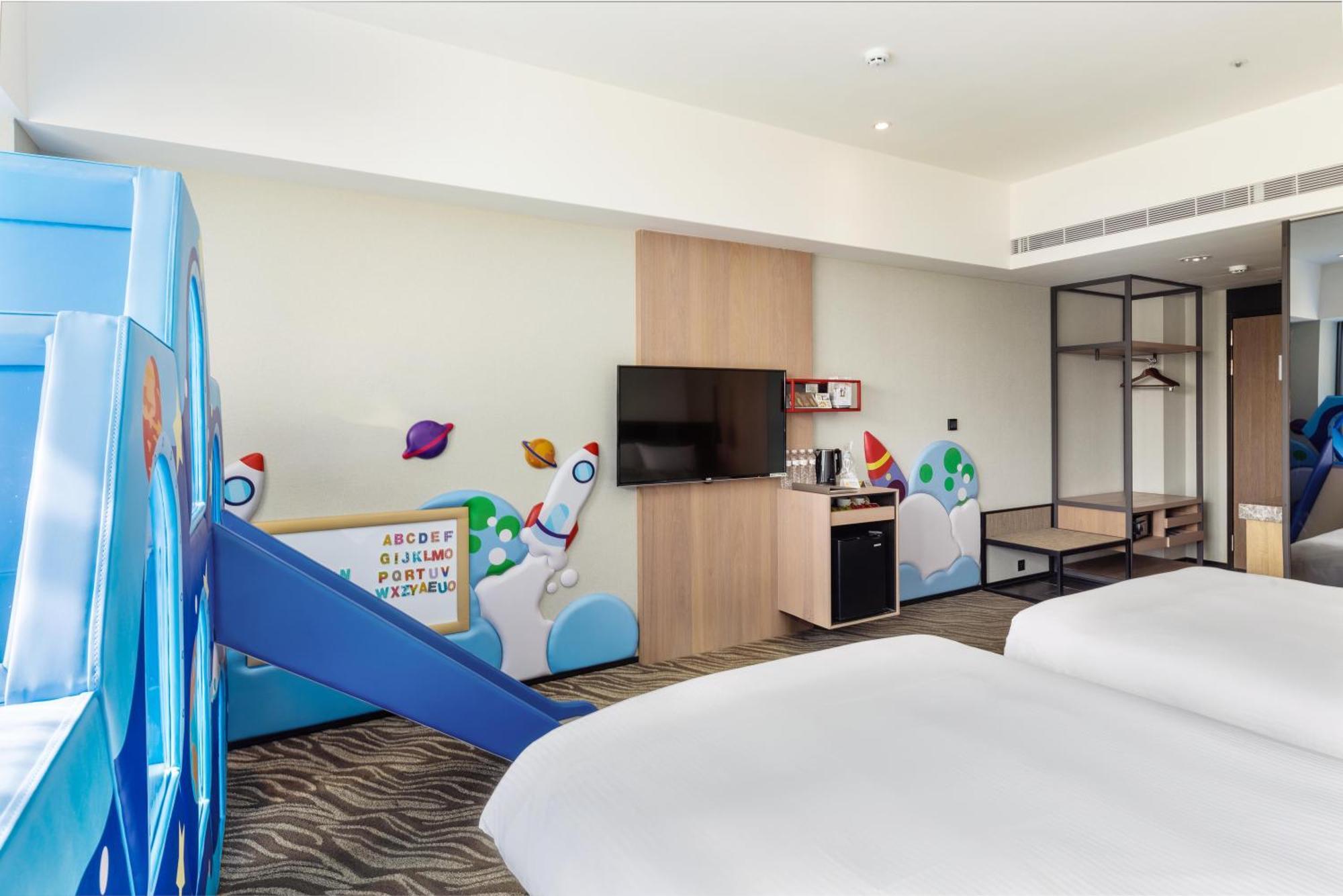 Hsin Hotel Chiayi City Exterior photo Family room