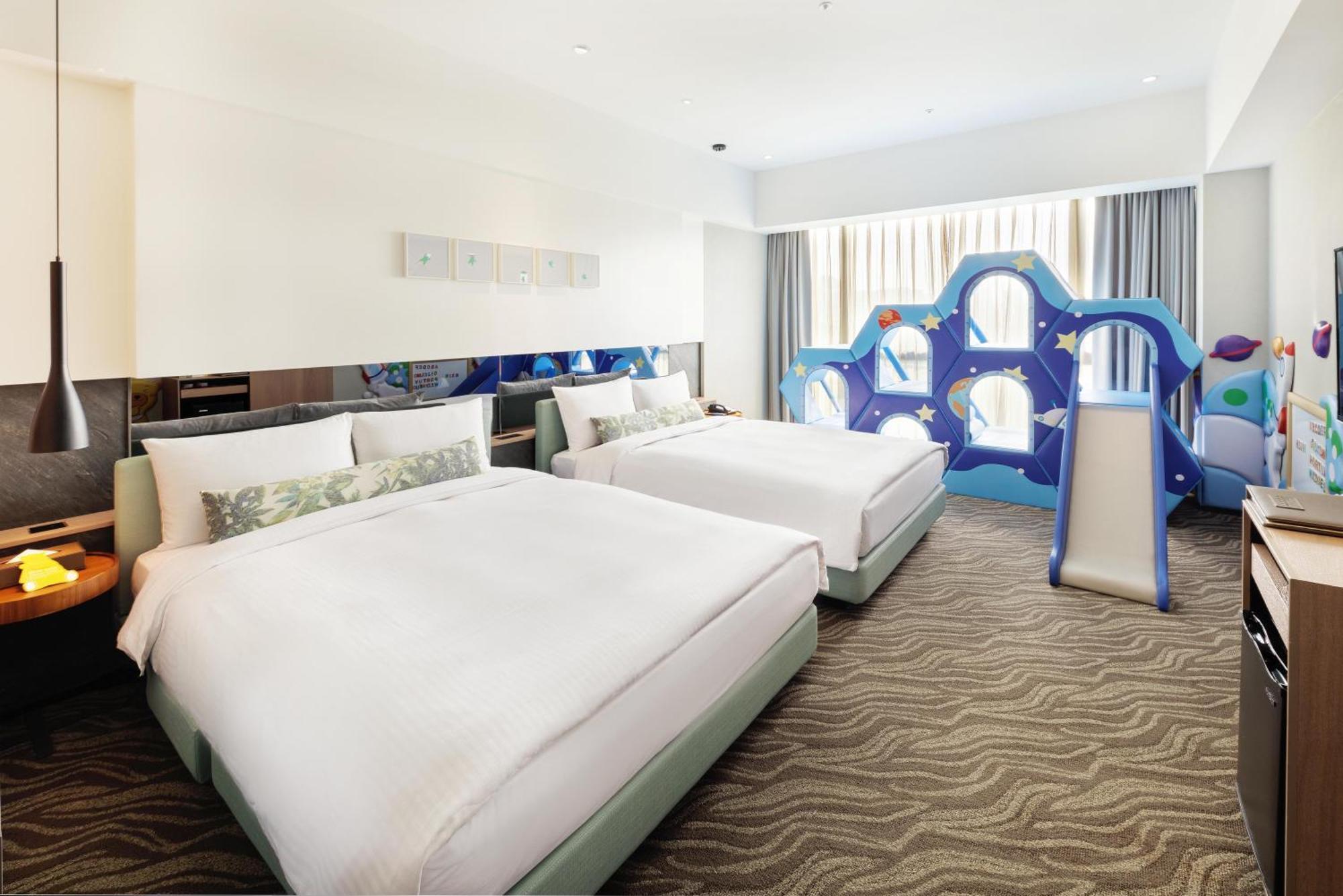 Hsin Hotel Chiayi City Exterior photo Family room