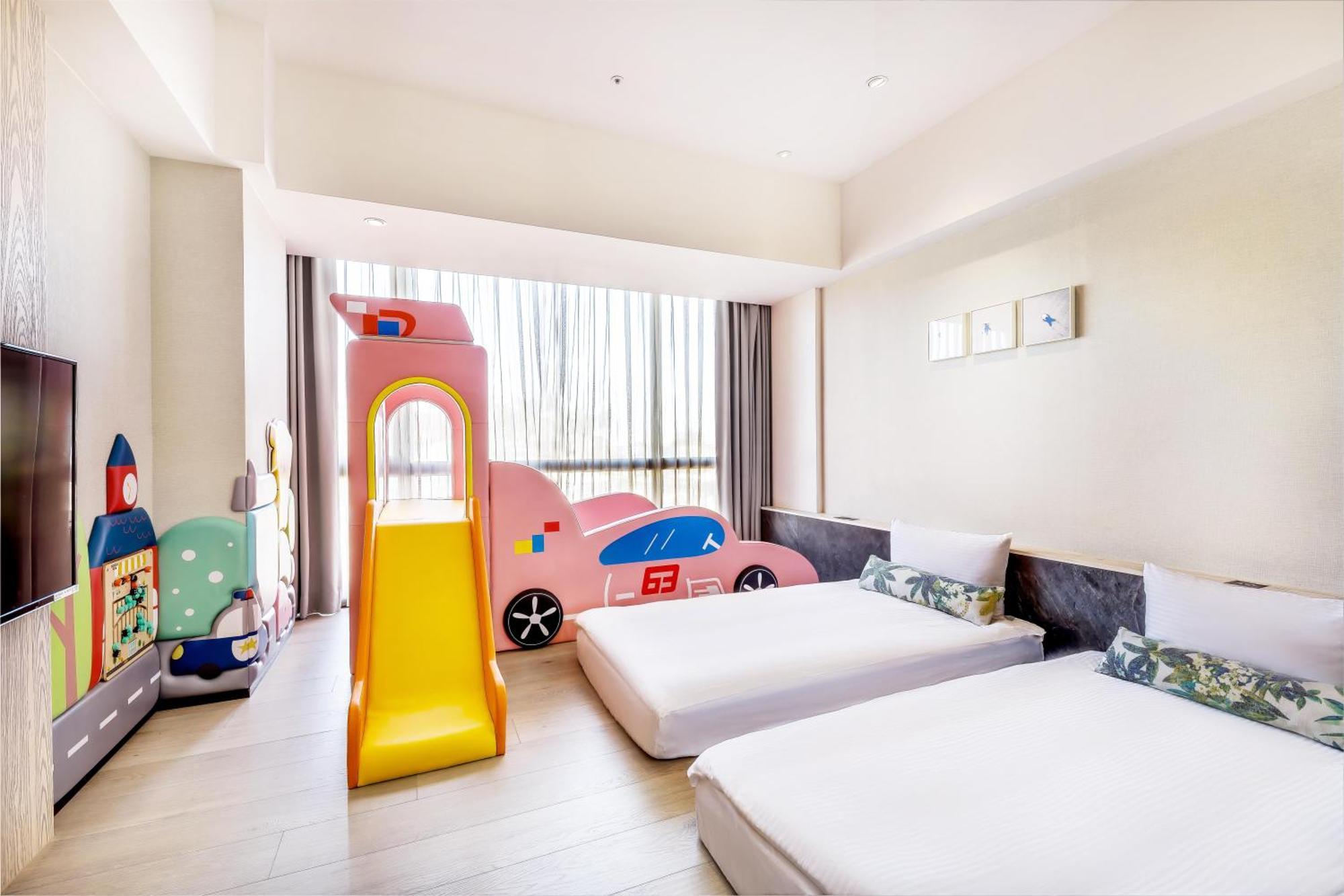 Hsin Hotel Chiayi City Exterior photo Family room
