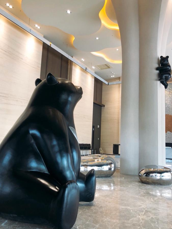 Hsin Hotel Chiayi City Exterior photo The Bear sculpture at the entrance of the hotel
